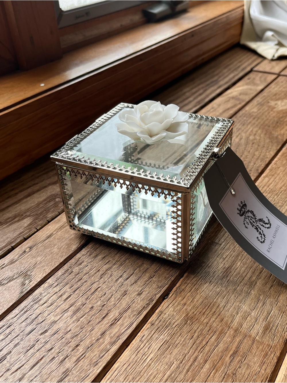 Rachel Ashwell Shabby Chic Silver Glass Mirrored Jewelry Trinket Box White Flowe - Picture 9 of 9